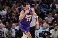 Рецитал на Лука Дончич при успеха на Лейкърс над Хюстън