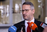 Служител от ръководството на БАБХ е опитал да осуети проверките в склада с негодни храни в Хасково