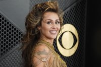  Майли Сайръс готви изненада за феновете си