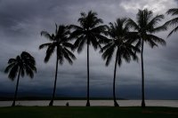 Циклон прекъсна работата в заводи за втечнен газ в Австралия