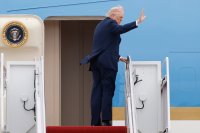 Тръмп замразява ударите срещу Иран за пет дни