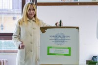 След отхвърлянето на референдума в Италия: Позициите на Мелони са отслабени