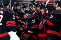 Минесота и Каролина си гарантираха участие в плейофите на НХЛ