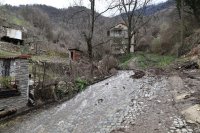 Отводняват улиците в Бачково след обилните валежи