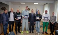 ММС награди Божидар Саръбоюков и Александра Начева с премии за успехите им на световното първенство по лека атлетика в зала
