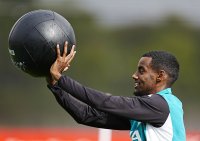 Александър Исак се завръща към тренировките с Ливърпул