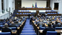 Депутатите изслушват трима министри