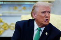 "Отворете протока или ще ви се стовари ад на главите": Тръмп заплаши с мащабни удари срещу Иран във вторник