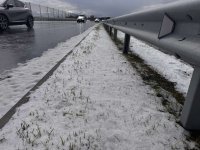 Силна градушка превърна пътя край Поморие в капан &ndash; пет коли катастрофираха (СНИМКИ)