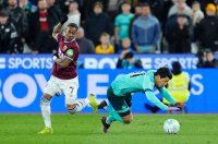 Уест Хям записа изразителна победа над Уулвърхямптън в опит да запази мястото си елита на Англия