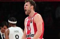 Везенков блесна по навик, Олимпиакос с билет за плейофите в Евролигата (ВИДЕО)