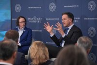 Рюте: Съюзниците правят всичко, което изискват САЩ