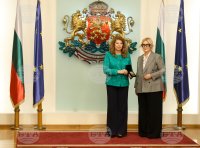 "24 часа" на 35 години: Президентът Йотова връчи почетен знак на медията