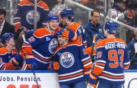 Едмънтън разби Ванкувър и си осигури домакинско предимство в плейофите на НХЛ