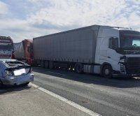 Верижна катастрофа затрудни трафика на АМ "Хемус"