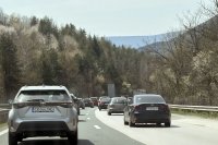 Километрично задръстване на АМ &bdquo;Хемус&ldquo; заради аварирал камион