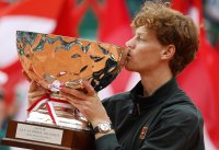 Яник Синер благодари на феновете след триумфа в Монте Карло