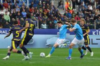 Наполи пропусна да скъси дистанцията с Интер в гостуването си на Парма