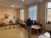 РИК - Бургас освободи двама членове на СИК заради напускане на изборните помещения