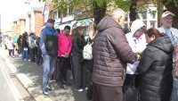 Опашки и дълго чакане за сънародниците ни във Великобритания