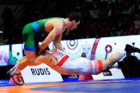 Борба: Семен Новиков загуби на финала на европейското (СНИМКИ)