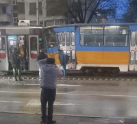 Два трамвая се удариха на бул. &bdquo;Константин Величков&ldquo; в София, един пътник е ранен
