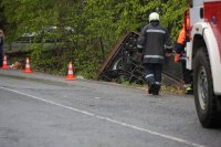 Затвориха пътя към пункт "Малко Търново" заради изтеглянето на катастрофиралия автобус