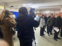 Дълги опашки и недоволство заради малък брой секции при вота в Турция