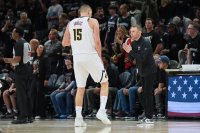 НБА наказа Никола Йокич и Джулиъс Рандъл с глоби след напрежение в плейофите