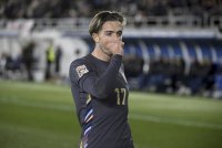 Джак Грийлиш бе забелязан да спи пиян в бар в Манчестър