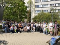 Пролетно почистване: Студенти се събраха, за да изнесат боклука около блоковете си