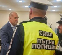 Румен Радев плати глоба за неправилно паркиране