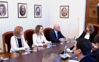 ГЕРБ-СДС на консултации при президента: Не можем да си позволим перманентен курс на задлъжняване