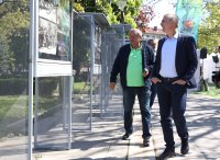 Пред НДК бе открита фотоизложбата "Колоезденето в София"
