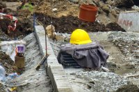 Багер затрупа с пръст работник в Бургас