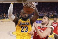 Хюстън оцеля срещу Лейкърс и върна интригата в серията