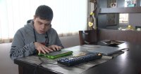 Благотворителна кауза: Незрящ студент от Варна получи брайлов компютър