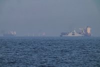 Товарен кораб е ударен от неидентифициран проектил край Доха,