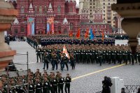 Скромен парад за Деня на победата в Москва, Украйна чества Деня на Европа