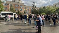 Жители на "Младост" протестираха срещу изграждането на 22-етажен небостъргач