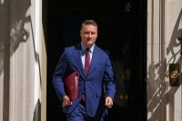 Политическата криза във Великобритания: Здравният министър в кабинета на Стармър подаде оставка