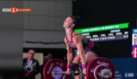Бояна Костадинова предизвиква фурор във вдигането на тежести
