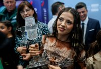 "Историческа и смазваща победа": Европа говори за DARA след триумфа на Евровизия