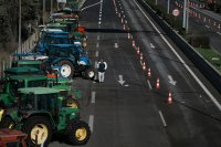 Гръцките фермери започнаха ефективна блокада в района на Серес, заплашват, че ще тръгнат към "Кулата"
