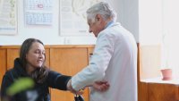 90-годишен лекар продължава да лекува пациенти в петричко село