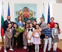 Третокласници от столичното 100 ОУ на посещение в Президентството