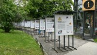 Изложба пред Народния театър показва историята на българския буквар