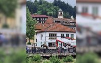 В Тетевен спасиха коне от придошлите води на река Бели Вит (СНИМКИ)
