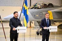 Украйна купува от Швеция изтребители Gripen