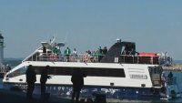 Водолази почистват морското дъно край остров Света Анастасия